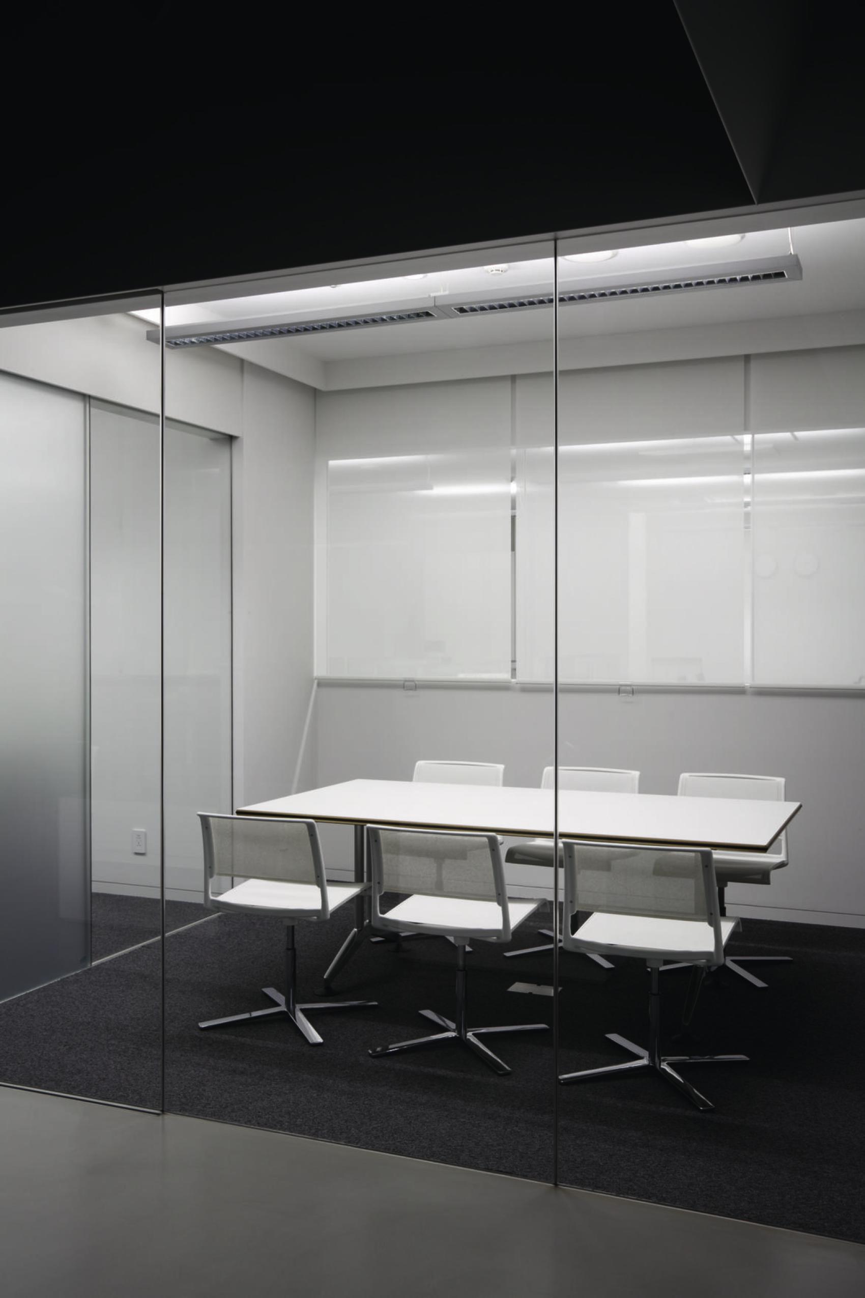 LOGON TABLES by Wilkhahn 065